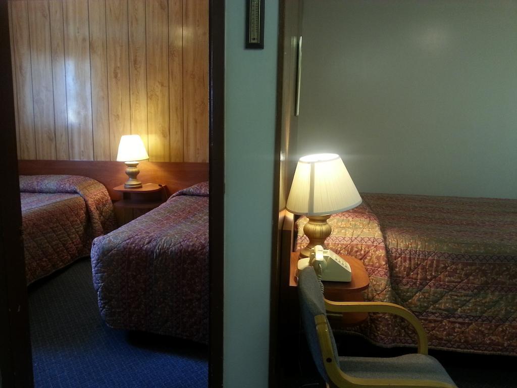 Evening Star Motel Greenwood Room photo